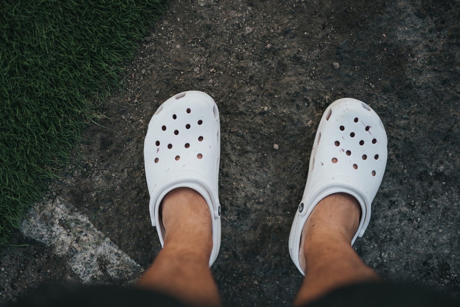 can-you-put-crocs-in-the-washing-machine-you-need-know-kit-machines